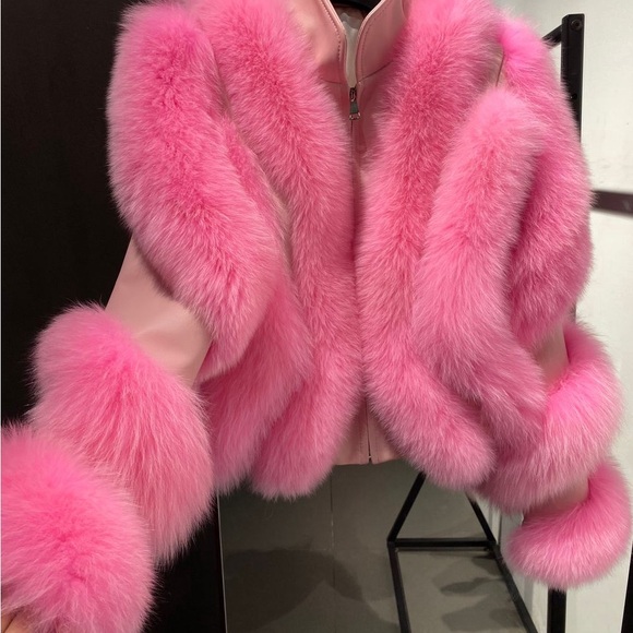 Fox fur jacket with genuine leather. Size Small but fits like a medium - Picture 4 of 7
